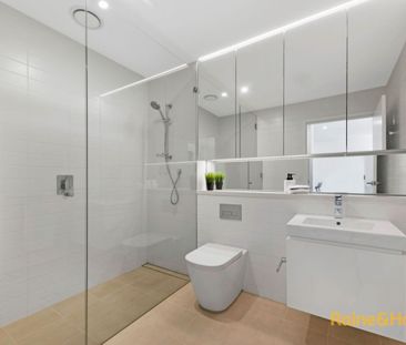 Prestigious Location Luxury Villa-like Garden Apartment - Photo 5