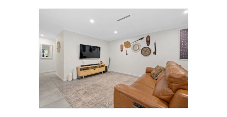 Contemporary Bayside Luxury with Pool in Prime Birkdale Pocket - Photo 2