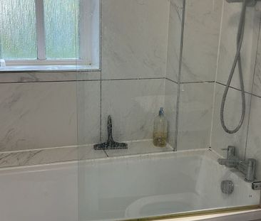 Two rooms in a shared family flat close to Loughton station- £750 pcm - Photo 1