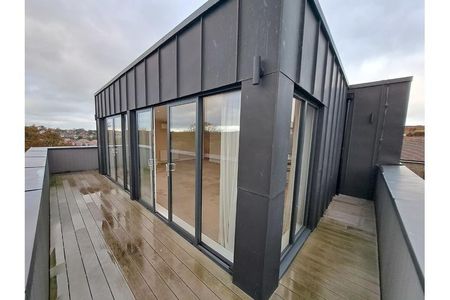 2 bedroom penthouse to rent - Photo 3