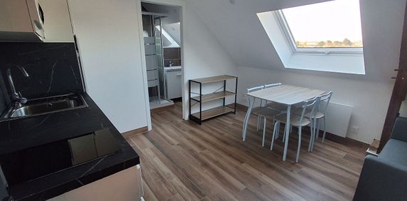 Studio à louer au dernier étage avec parking à Saint Nazaire - Photo 2