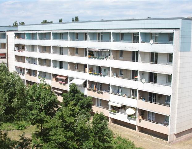 Gemütliche Wohnung im Erdgeschoss mit 6 m Balkon, Dusche, 2016 komplett modernisiert - Photo 1