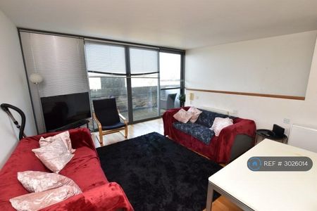 2 bedroom flat to rent - Photo 2