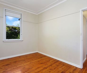 Newly painted Charming Family Home - Photo 4