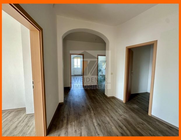 Aufzug, Balkon, Dusche und Wanne! Tolle 3 Raum Wohnung mit schönem Schnitt! - Photo 1