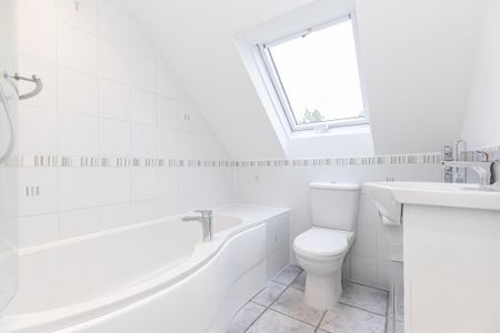 2 bedroom flat to rent - Photo 4