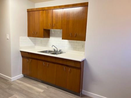 Hollycrest Manor - Photo 5