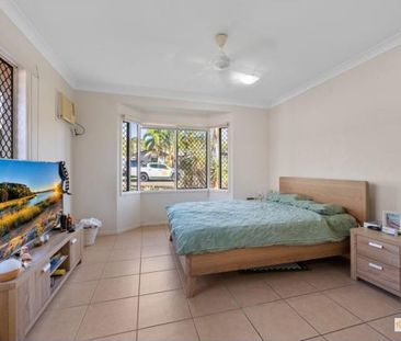 Spacious Family Comfort in Mount Louisa - Photo 4