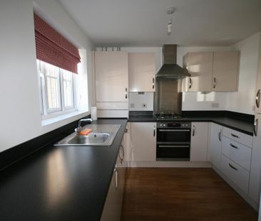 3 bedroom semi-detached house to rent - Photo 6