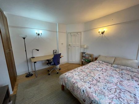 1 bedroom in a house share to rent - Photo 2
