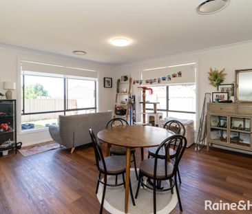 LOW MAITENANCE LLOYD LIVING - Photo 1