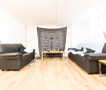 3 bedroom apartment to rent - Photo 2