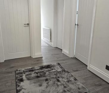 1 bedroom in a flat share to rent - Photo 3