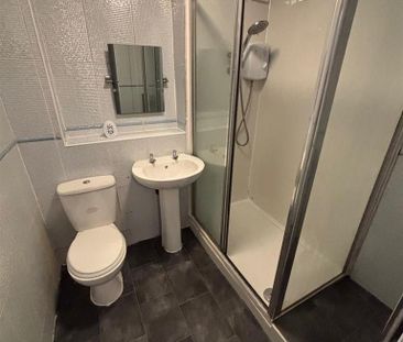 3 bedroom flat to rent - Photo 6