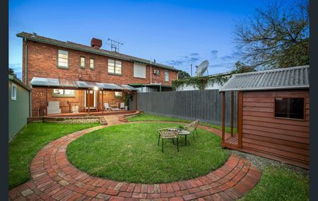 37 Dunlop Avenue, Ascot Vale VIC 3032 - Photo 2