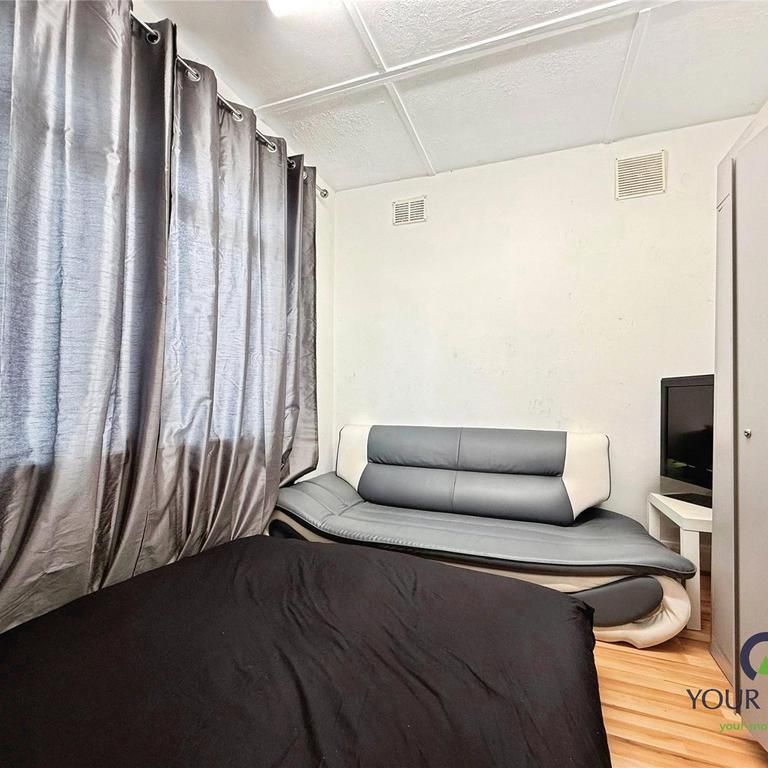 2 bedroom end of terrace house to rent - Photo 1