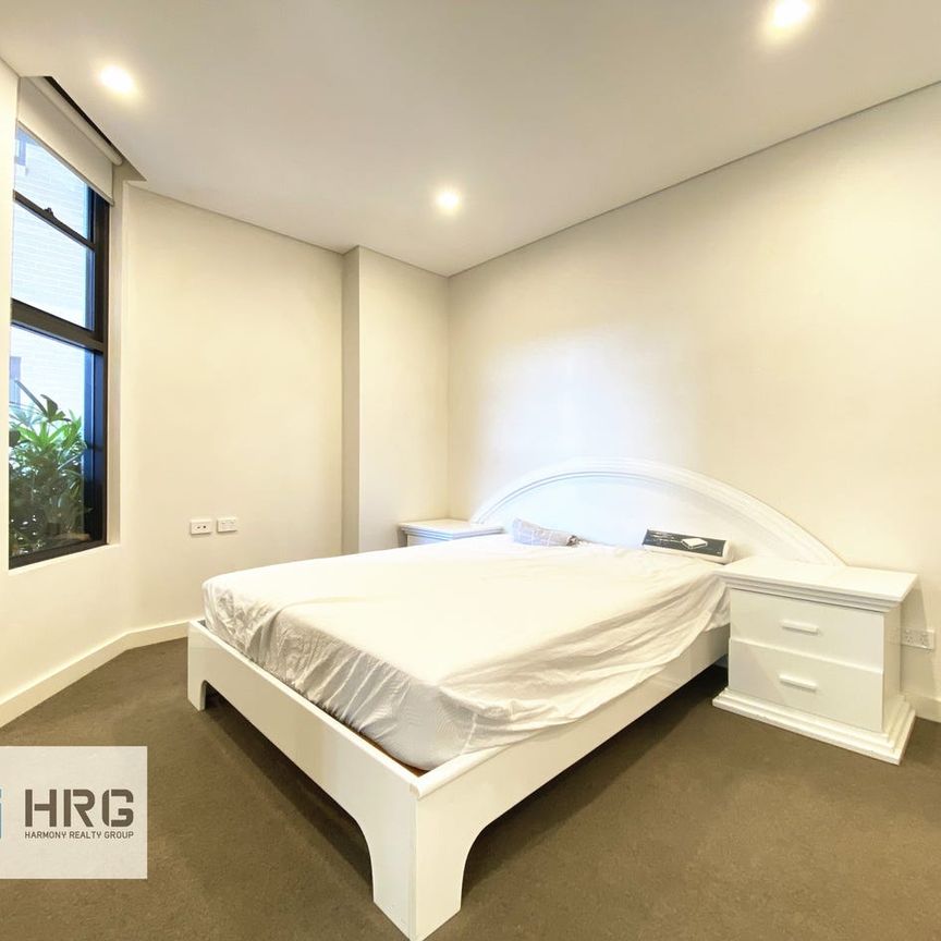 Gorgeous Ground Floor 2-Bedroom Apartment with Expansive Terrace in the Heart of Zetland! - Photo 1