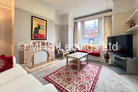 4 Bedroom Mid Terraced House for rent in Burchett Grove - Photo 2