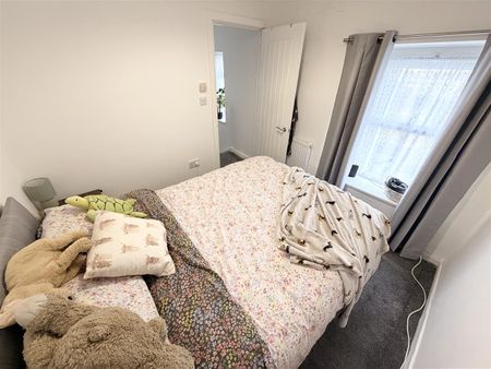House - Terraced For Rent Tynybedw Street, Treorchy - Photo 5
