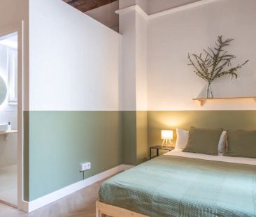 Room in a shared 7-bedroom apartment for rent in El Gòtic - Photo 5