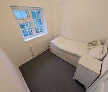 Room in a Shared House, Greestead Gardens, SW15 - Photo 5