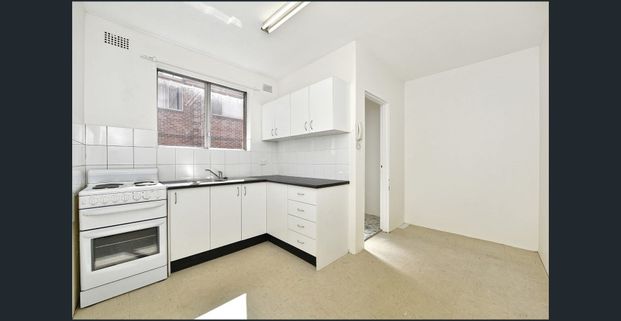 Privacy and Convenience in The Heart of Marrickville - Photo 1