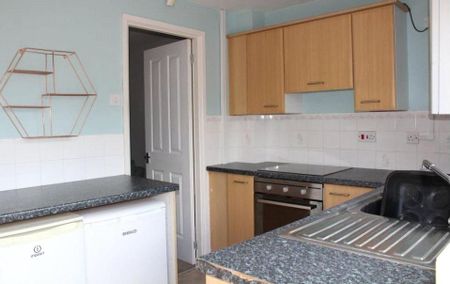 2 bedroom semi-detached house to rent - Photo 5