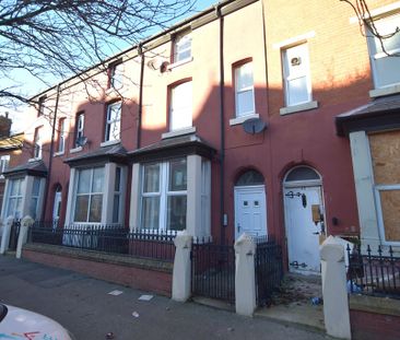 To Let 2 Bed Flat - Photo 1