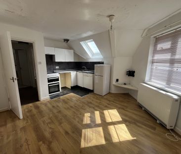 1 bed flat to rent in Florence Road, Bournemouth, BH5 - Photo 2