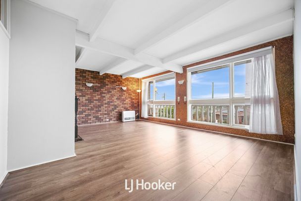 Spacious & Renovated Family Home in Prime Dandenong North Location! - Photo 1