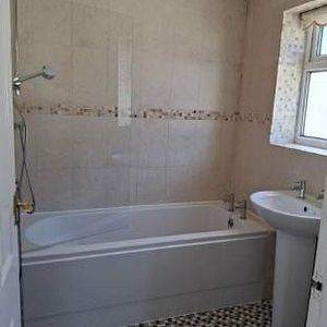 3 bedroom property to rent in Southport - Photo 3