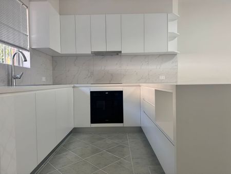RENOVATED 3 BEDROOM TOWNHOUSE - Photo 4