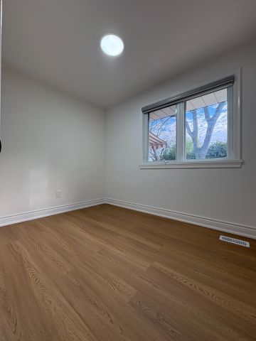 For Lease - 414 Third Line, Oakville, Ontario - Photo 5