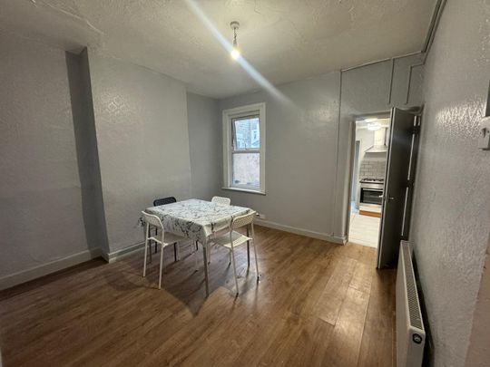 Room in a Shared House, Desford Road, E16 - Photo 1