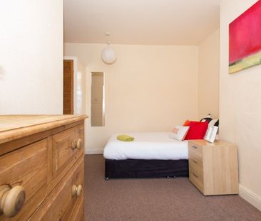 4 Hessle Road, Hyde Park, Leeds, LS6 1EH - Photo 1