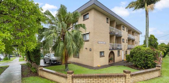 ELEVATED COORPAROO LIVING WITH STUNING AREA VIEWS - Photo 2