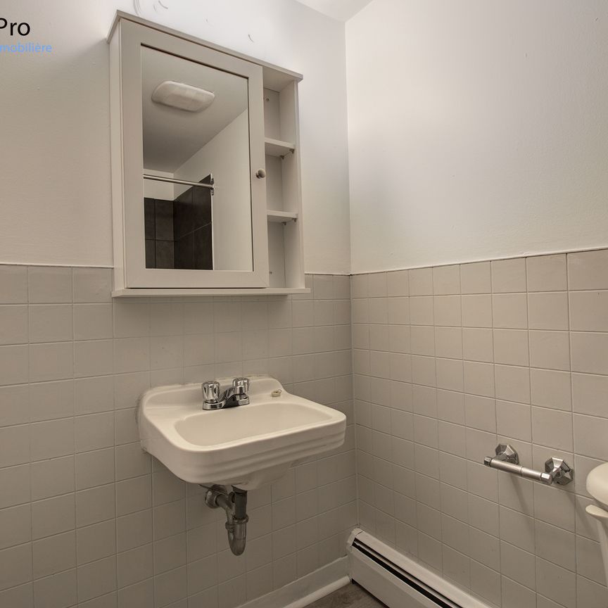 1370 Frontenac - Photo 1