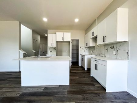 Spacious 4 Bedroom, 2.5 Bath Home With Attached Garage - Photo 2