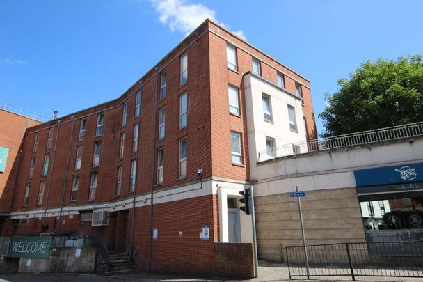 2 bedroom flat to rent - Photo 1