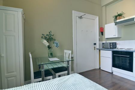 Bedsit, Hogarth Road, SW5 - Photo 5