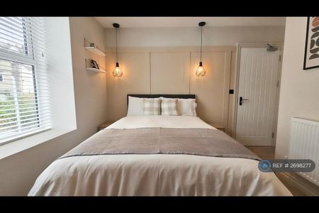 10 bedroom terraced house to rent - Photo 3