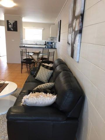 NEWLY RENOVATED FULLY FURNISHED SOUTH MACKAY UNIT - Photo 3