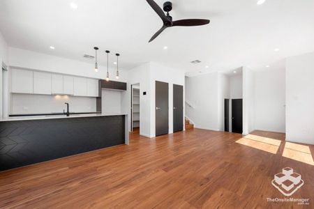 4-bedroom Townhouse for lease - Photo 3