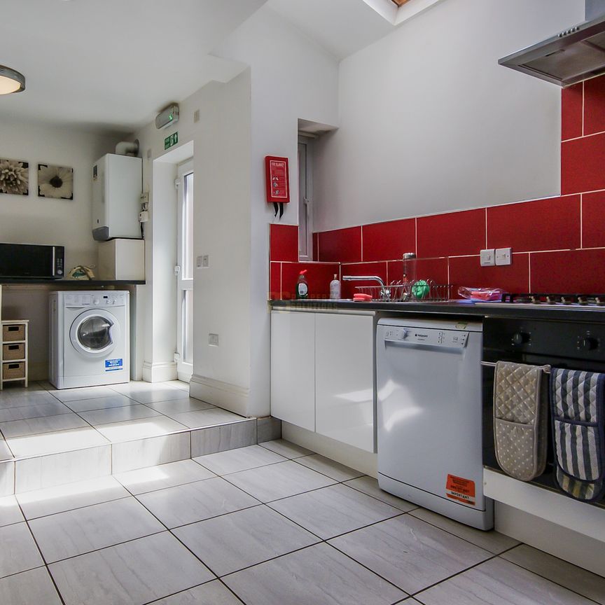 293 Dawlish Road - Photo 1