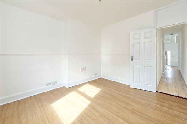 Clifford Gardens, NW10, London - Photo 1
