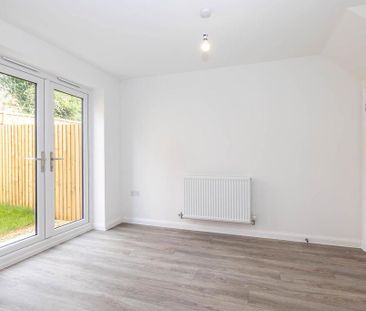 3 bedroom end of terrace house to rent - Photo 2