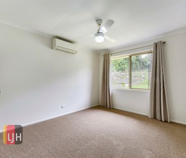 FAMILY FRIENDLY HOME w/ MEDIA ROOM/STUDY & INGROUND POOL ! - Photo 5