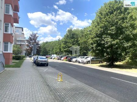 prostorný 2+kk s garážovým stáním - Photo 5
