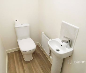 3 bedroom house to rent Warwick Close, Bourne, Lincolnshire, PE10 - Photo 2