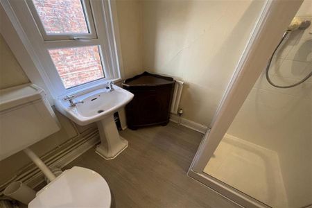 4 bedroom terraced house to rent - Photo 5